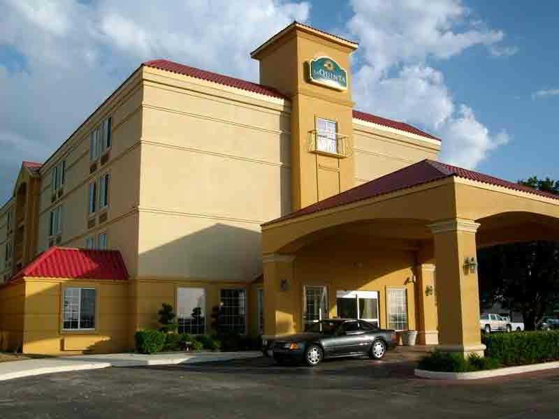 La Quinta Inn & Suites Tulsa Extérieur photo
