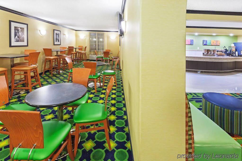 La Quinta Inn & Suites Tulsa Extérieur photo