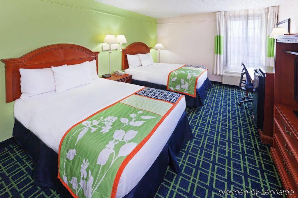 La Quinta Inn & Suites Tulsa Extérieur photo