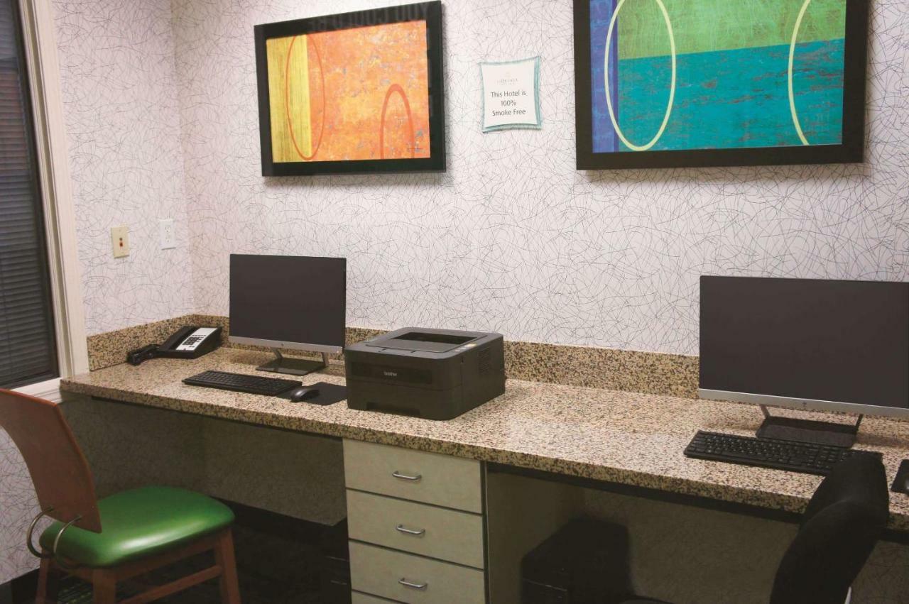 La Quinta Inn & Suites Tulsa Extérieur photo