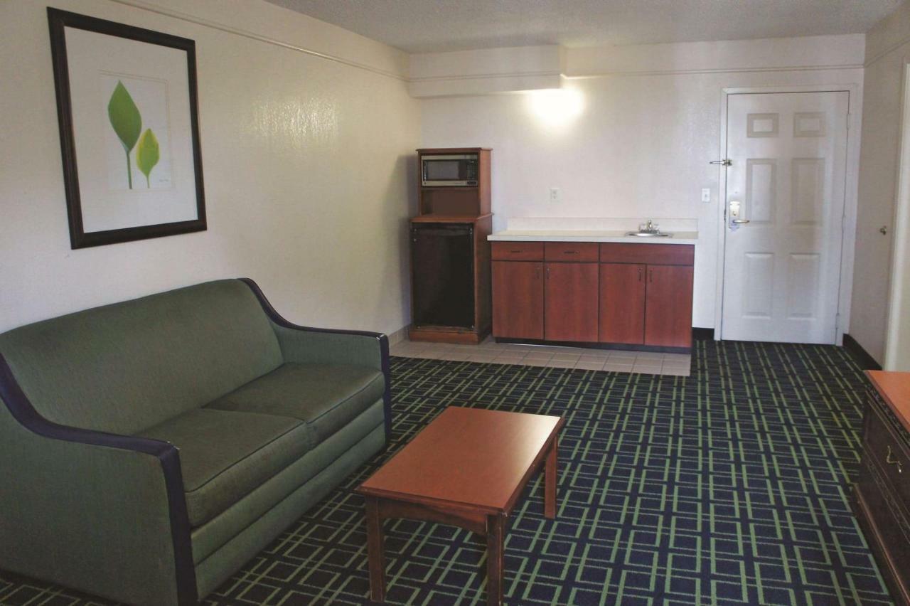 La Quinta Inn & Suites Tulsa Extérieur photo