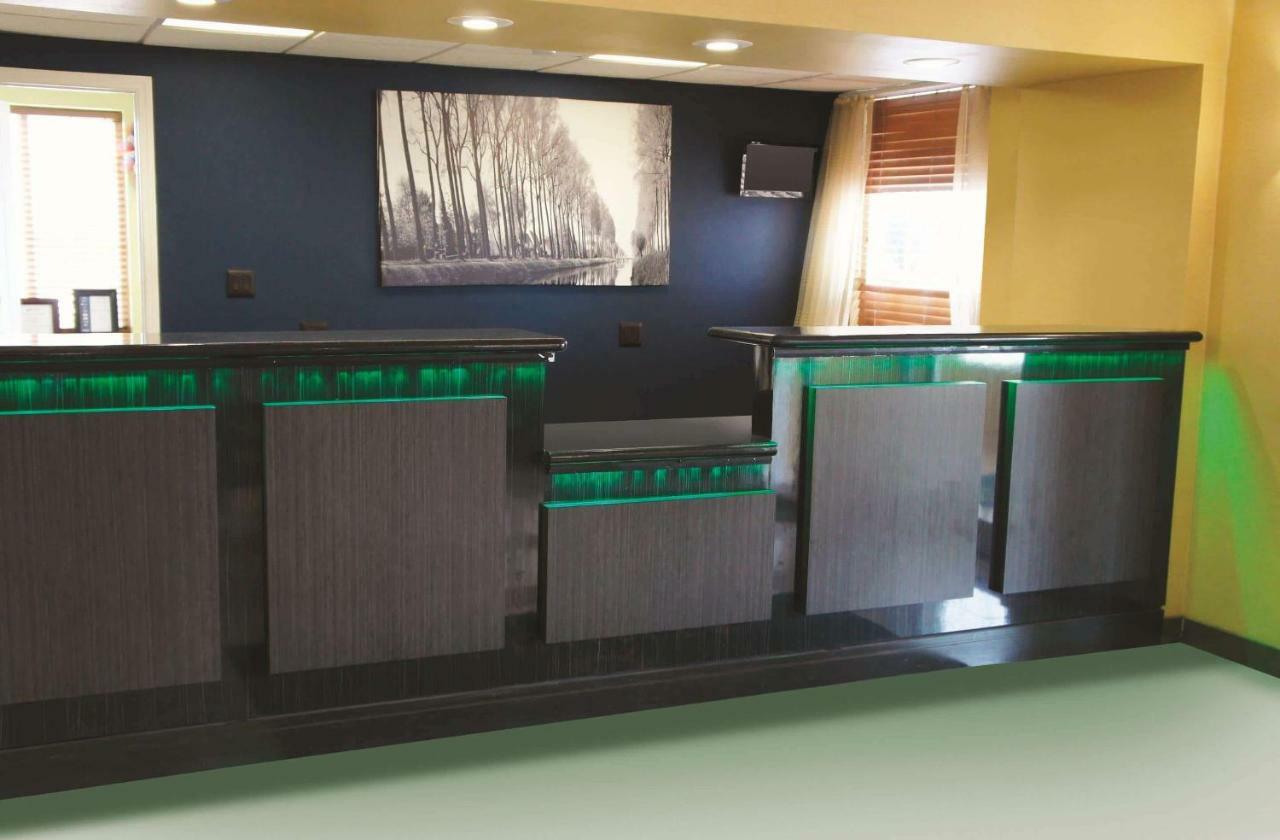 La Quinta Inn & Suites Tulsa Extérieur photo