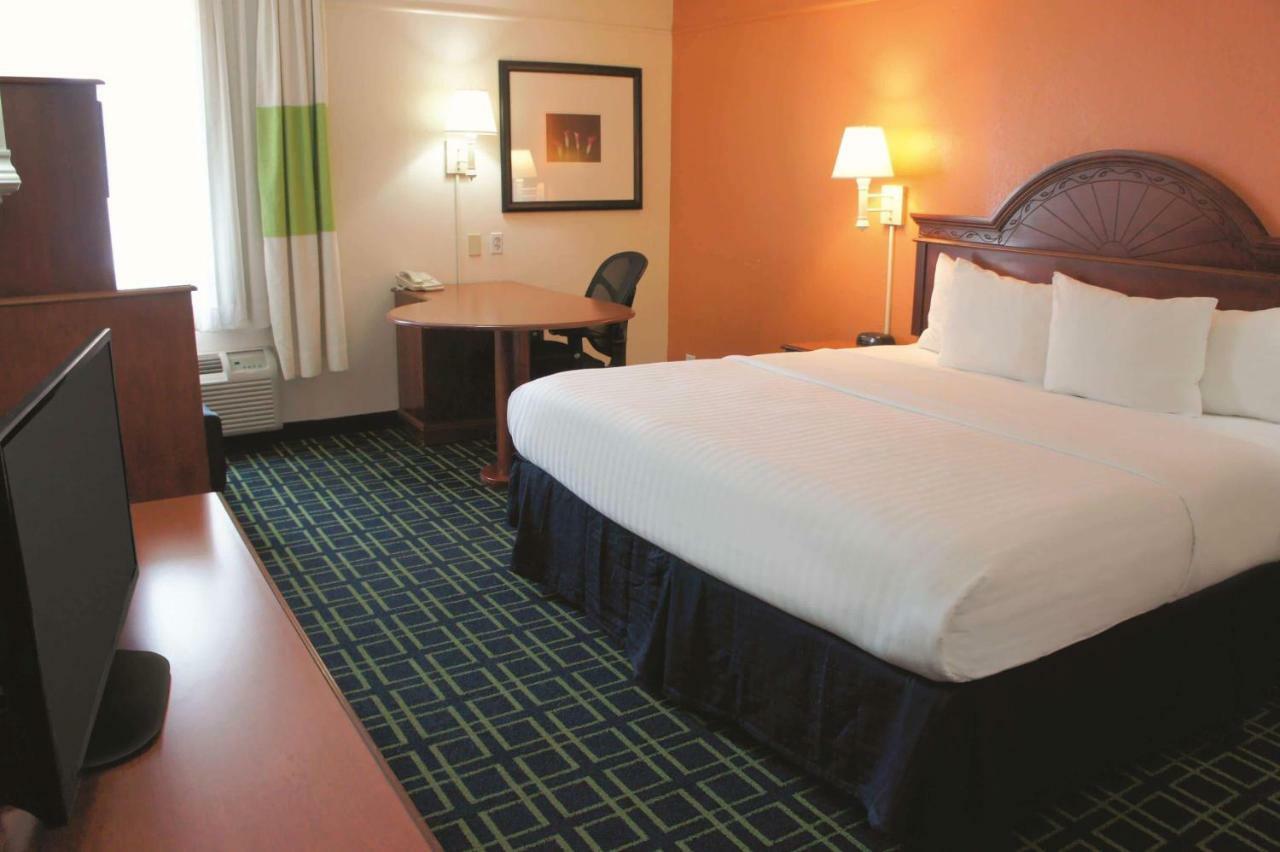 La Quinta Inn & Suites Tulsa Extérieur photo