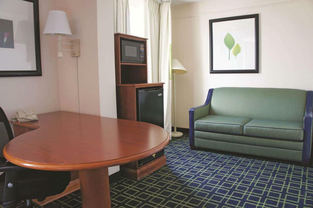 La Quinta Inn & Suites Tulsa Extérieur photo