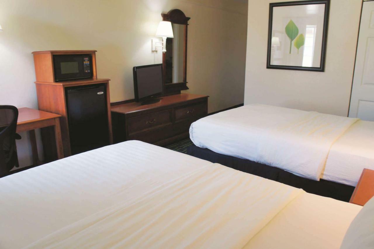La Quinta Inn & Suites Tulsa Extérieur photo